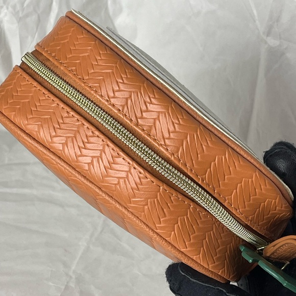 Preloved Bath and Body Works Coconut Cosmetic Pouch - Picture 9 of 10